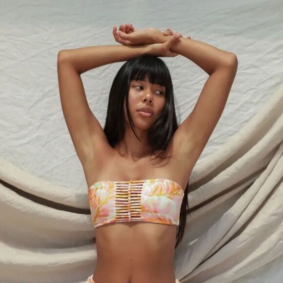 NWT Stone Fox Swim Inez Bikini Top - Hot Tropix Size Small - Picture 3 of 5